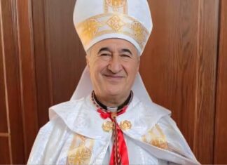 Svještenik uhvaćen kako troši crkvene donacije na prostitutke u Meksiku