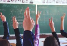 Osnovna škola u Čitluku zabranila telefone, lak na noktima i šminku