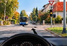 VOZAČI SE POSVAĐALI ZBOG OVOG RASKRIŽJA: Znate li ko ovdje ima prednost? Mnogi daju pogrešan odgovor VOZAČI SE POSVAĐALI ZBOG OVOG RASKRIŽJA Znate li ko ovdje ima prednost Mnogi daju pogrešan odgovor